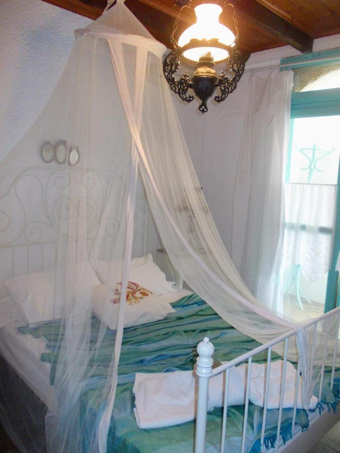 Nyfes Traditional Boutique Frosyni Skyros Buitenkant foto